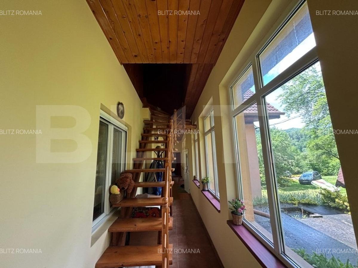 Vila de vanzare, cu 4 camere, 320 mp, zona Șuvita - 12