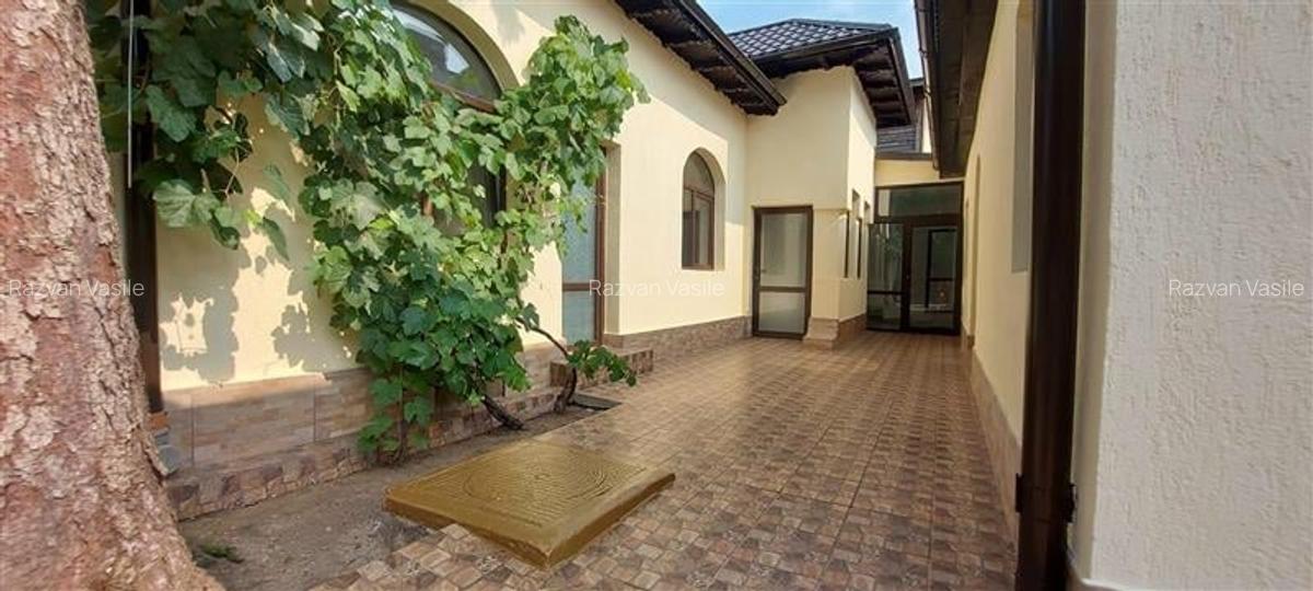 Oportunitate. Casa situata intr-o zona linistita, cu foarte multa verdeata si - 1