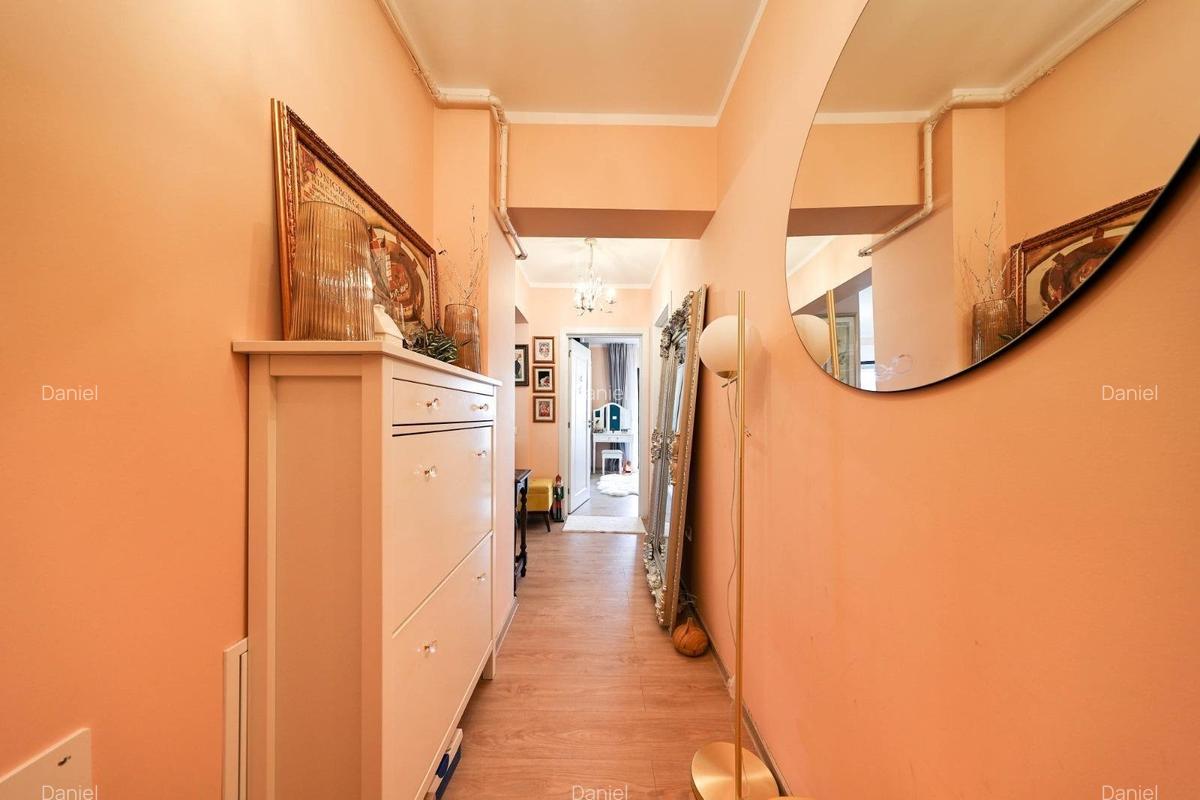 Apartament cu 3 camere decomandat, mobilat în Tractorul - 8