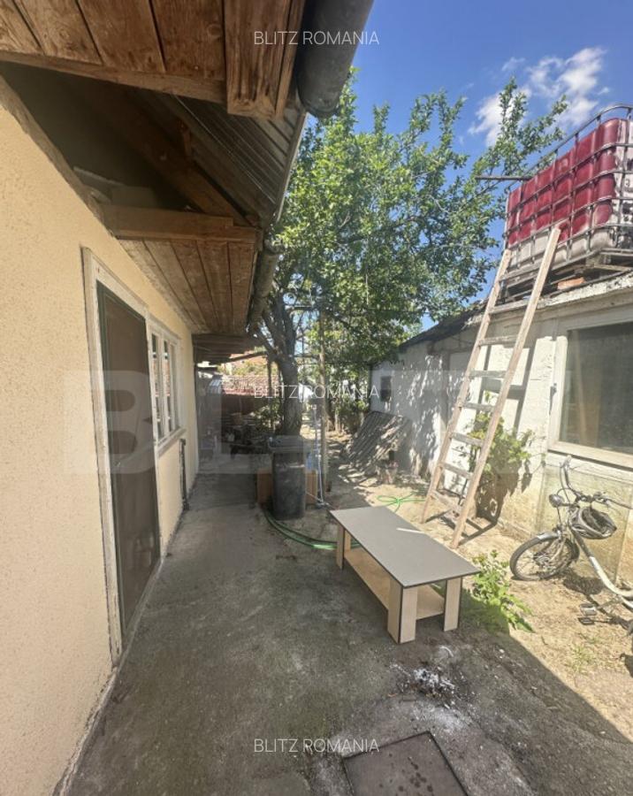 Doua case de vanzare cu 3 camere 120mp, intr-o curte de 536m - 8