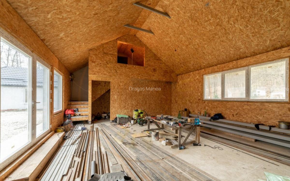 Casa moderna cu 5 camere intr-o zona lini?tita de deal - 11