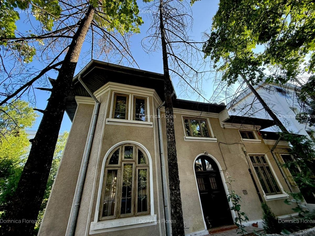 Vila in zona Băneasa, în imediata vecinătate a Parcului Herăstrău 7 camere - 2