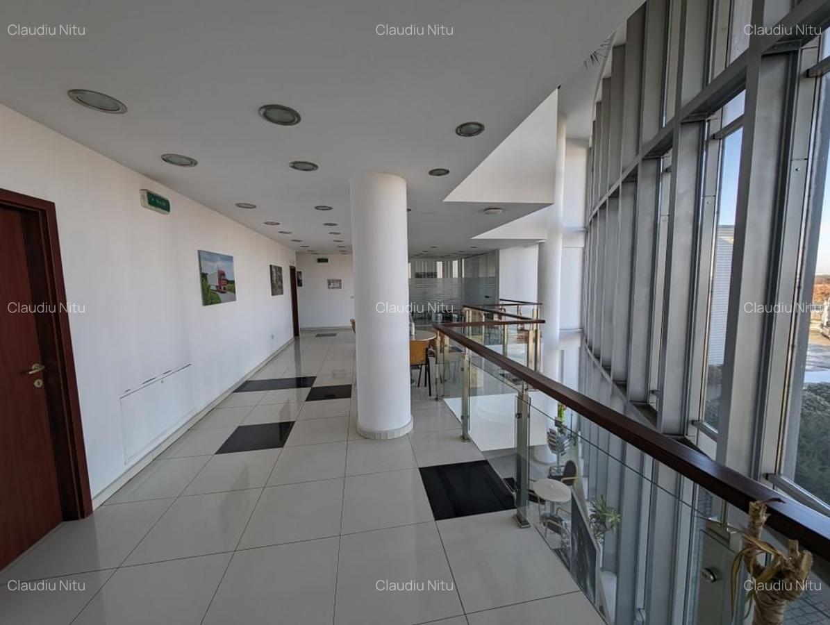 Hala cu teren generos langa acces A1 - 9