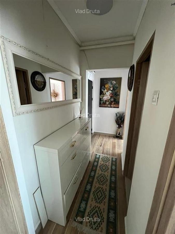 Apartament cu 3 camere semidecomandat în Valenta - 8