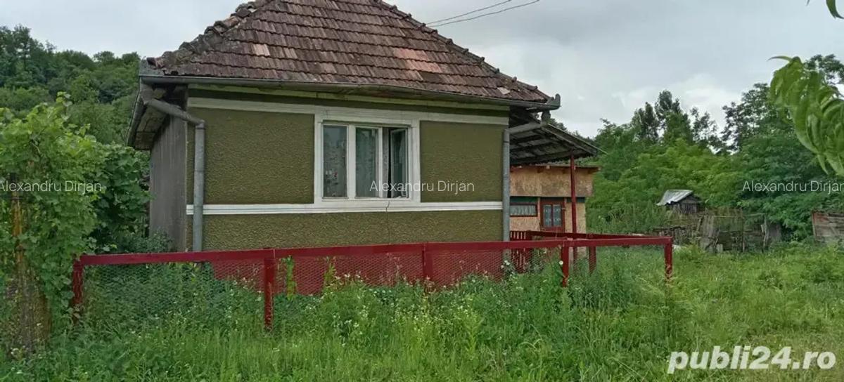 Vand casa in satul Nasal judetul Cluj Napoca , curte si gradina, total suprafa?a 22 de arii - 4