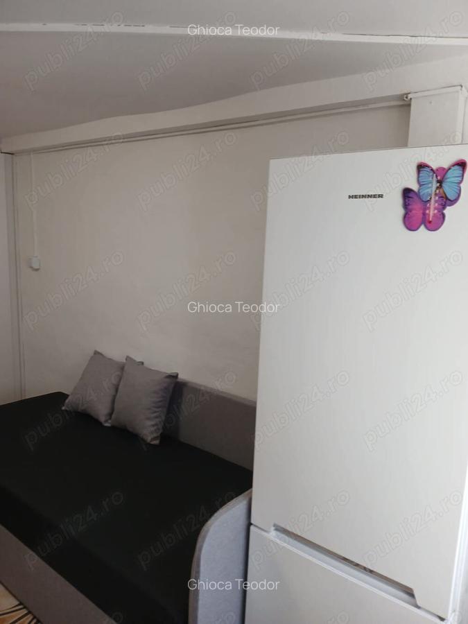 Inchiriez camera la casa intrare separata - 2