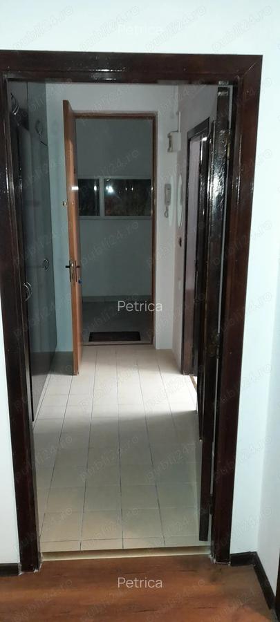 Inchiriez garsoniera la 500m de metrou - 1