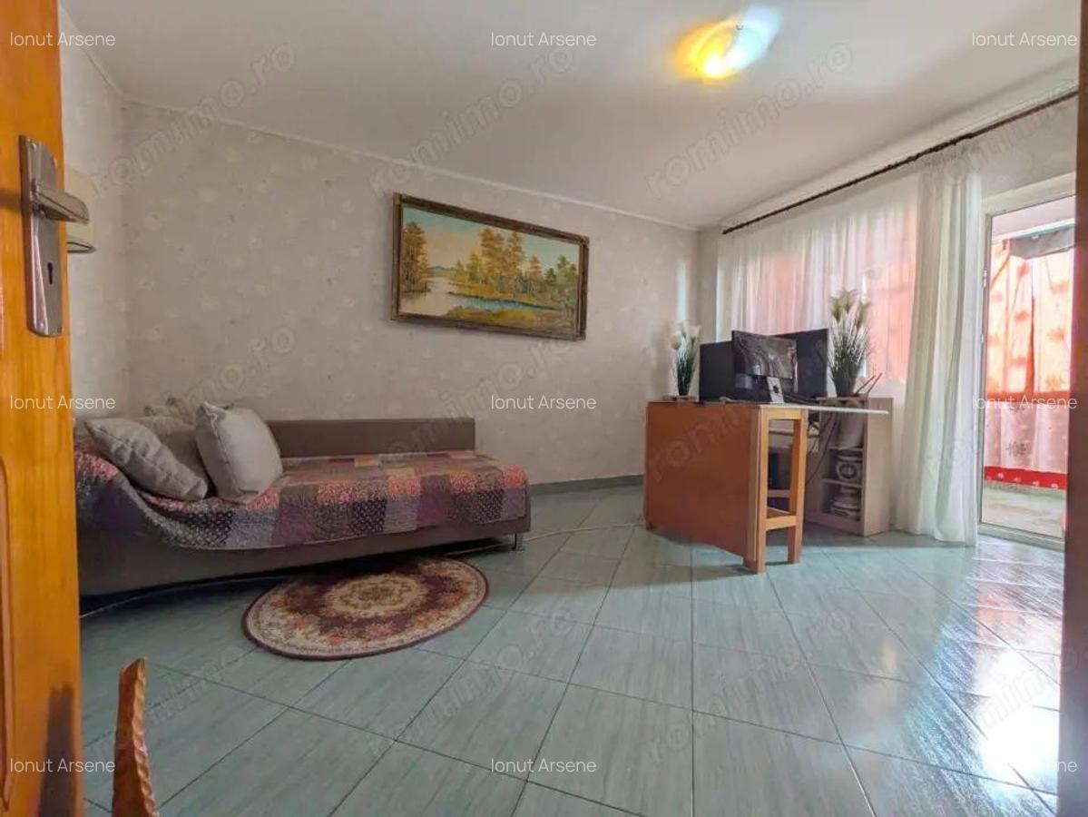 Nord - Parc, Apartament 3 camere decomandat, etaj 2/4, bloc 1984 - 5