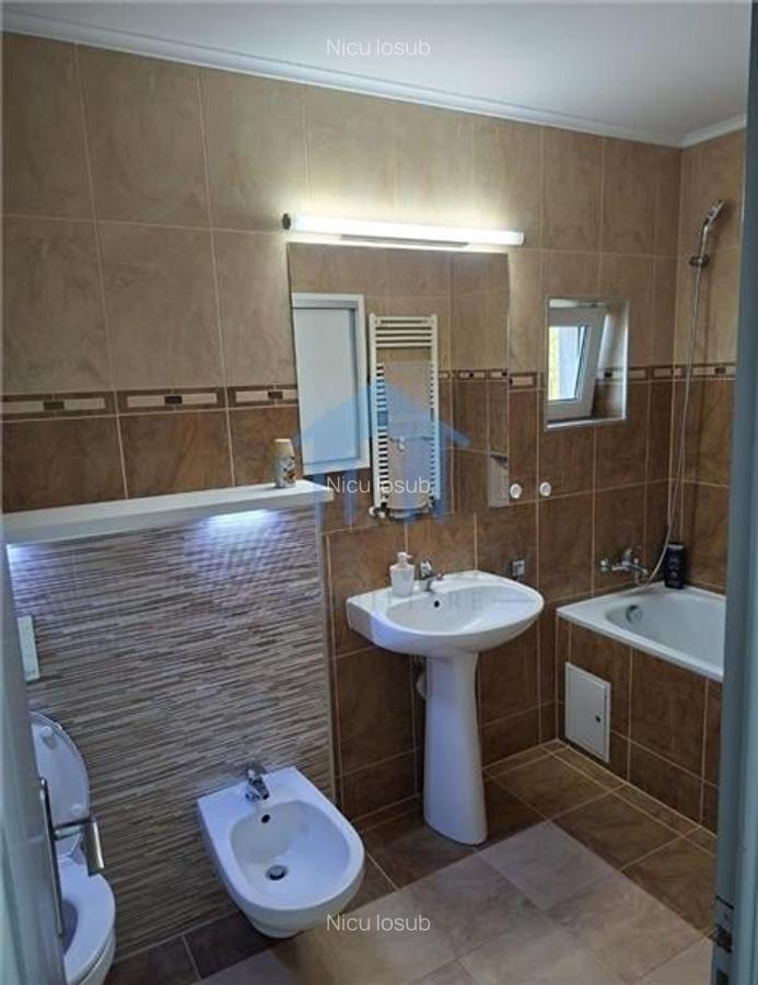 Apartament 3 camere, Piata 1 Mai - 2
