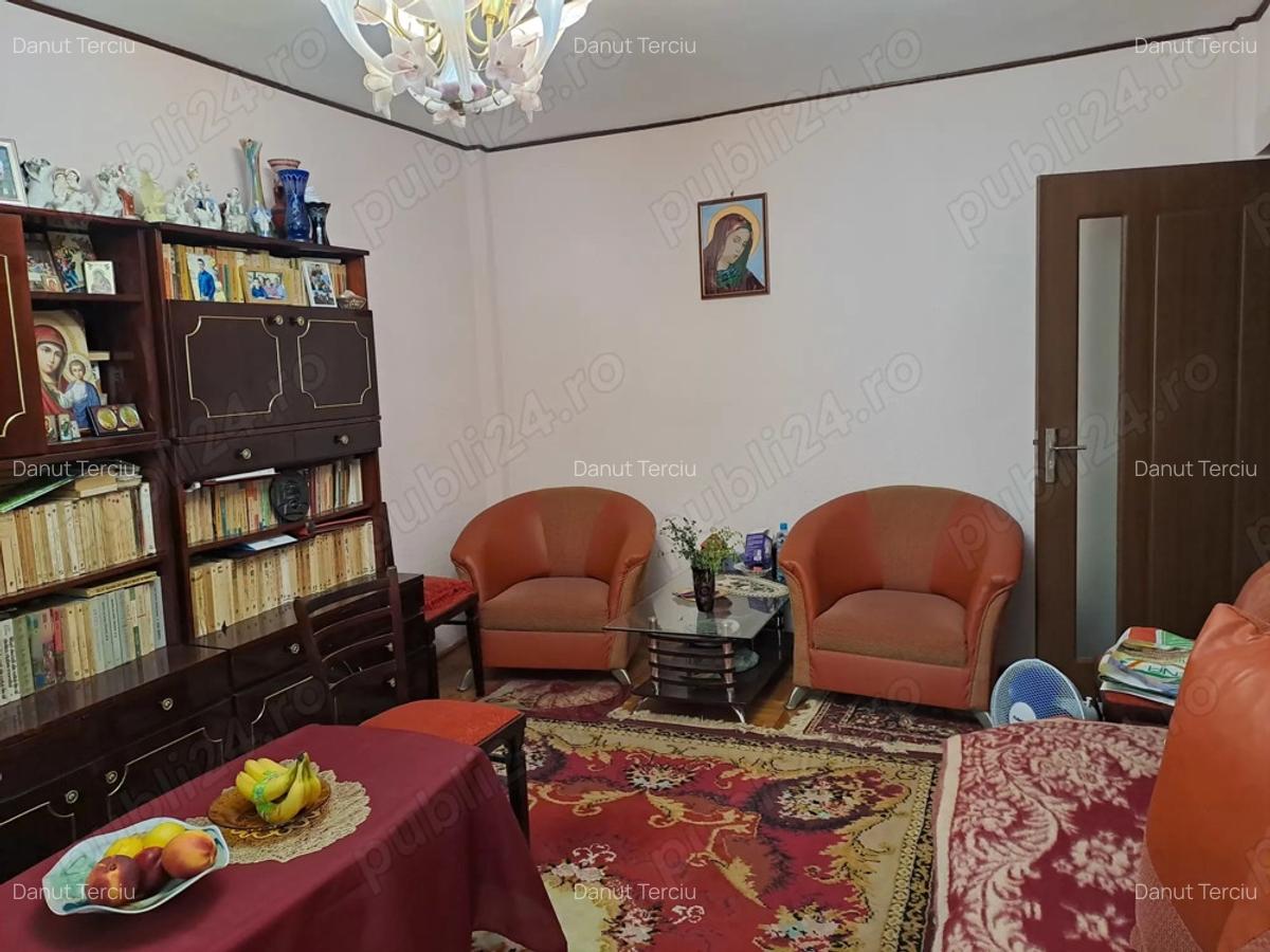 Vand schimb cu 1, 2 cam. parter - apartament 4 cam, et.3, ultracentral Bucecea, 68.900 euro neg. - 3