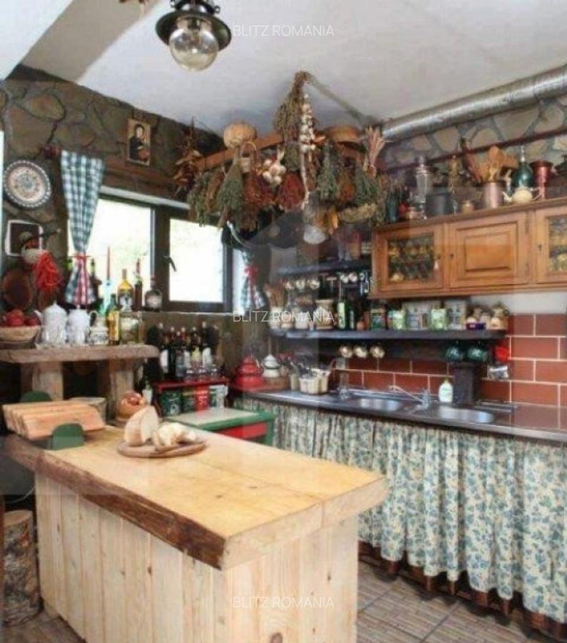 Casa de 6 camere, 320 mp, teren 700 mp, zona Bran - 8