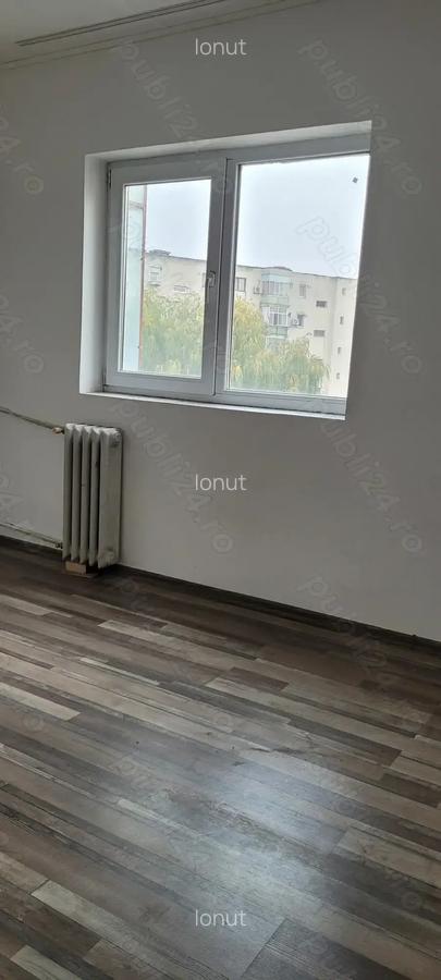 Decomandat, 2 camere, Bd.DACIA, stradal, deasupra la notariat. - 3