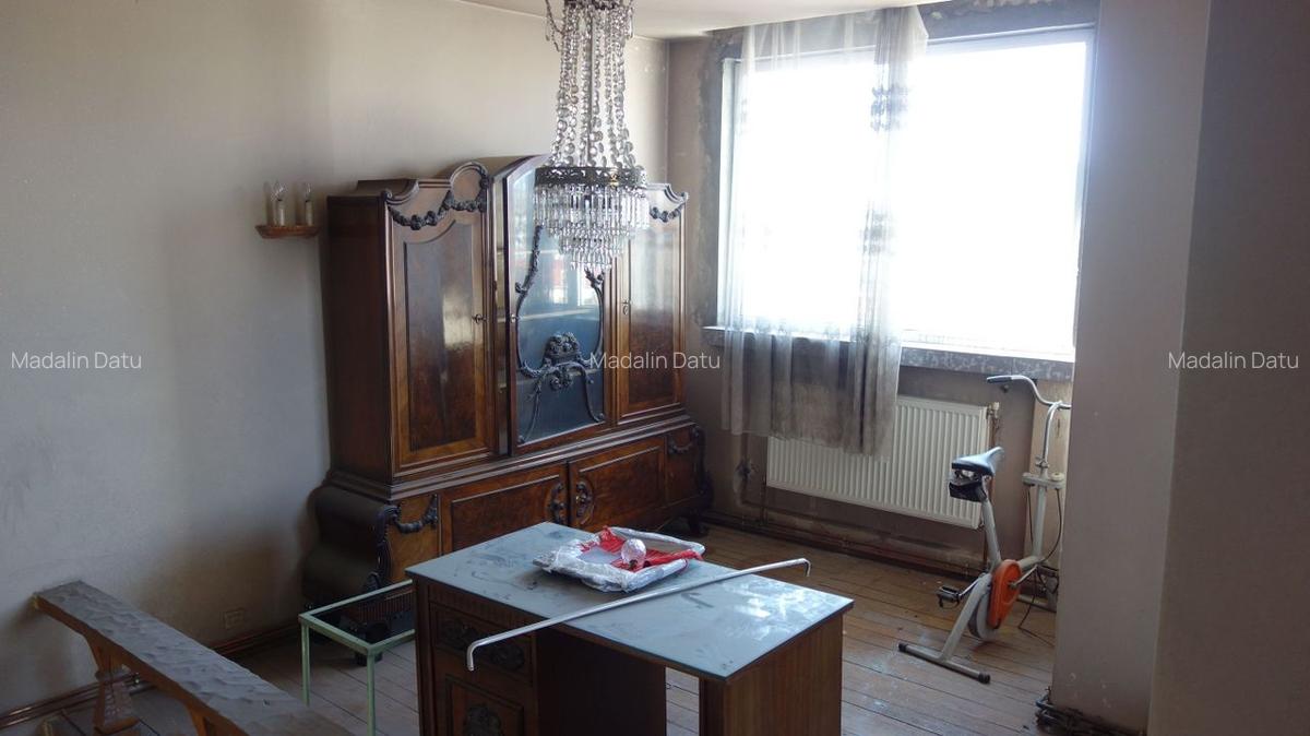 Calea  Victoriei-Piata Sfintii Voievozi: 171mp+55 mp terasa - 31