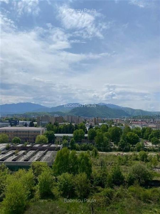 Apartament cu 3 camere decomandat în Tractorul - 2