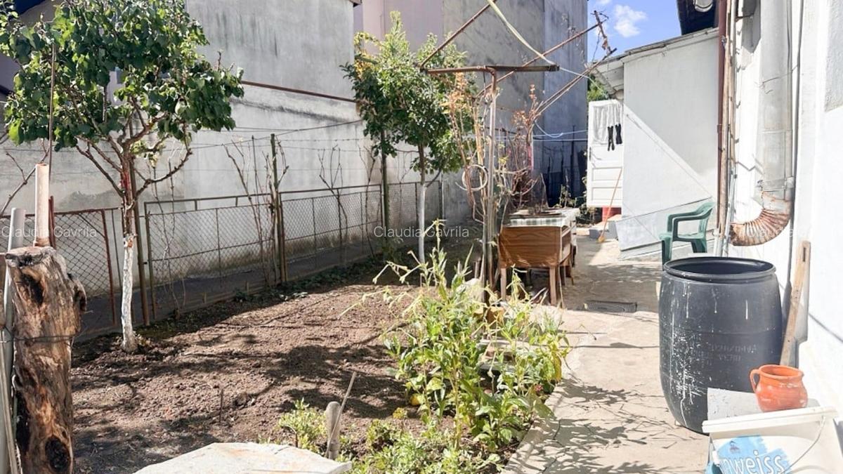 REV2005148 Casa de vanzare Polona l Curte - 2