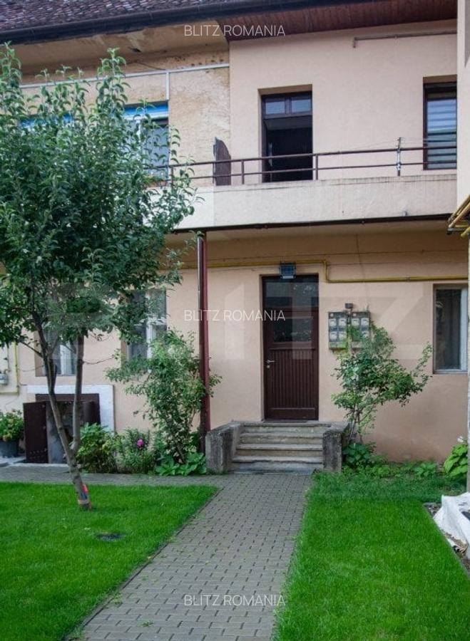 Apartament in vila, 80mp  loc parcare, mobilat, zona Centru Istoric 530 mp curte - 2