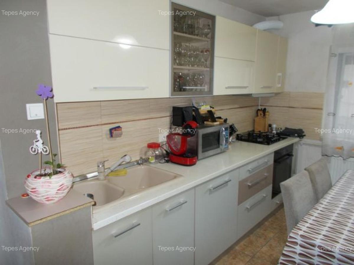 Apartament 3 camere decomandat, Timisoara, C. Martirilor, et. 4/acoperis, mobilat - 6