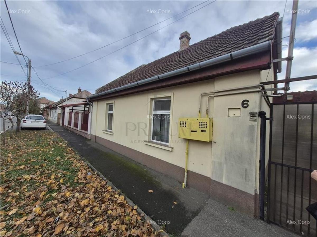 Propietate cu 2 case individuale - ingrijite - pe un teren de 800mp - zona excel - 1