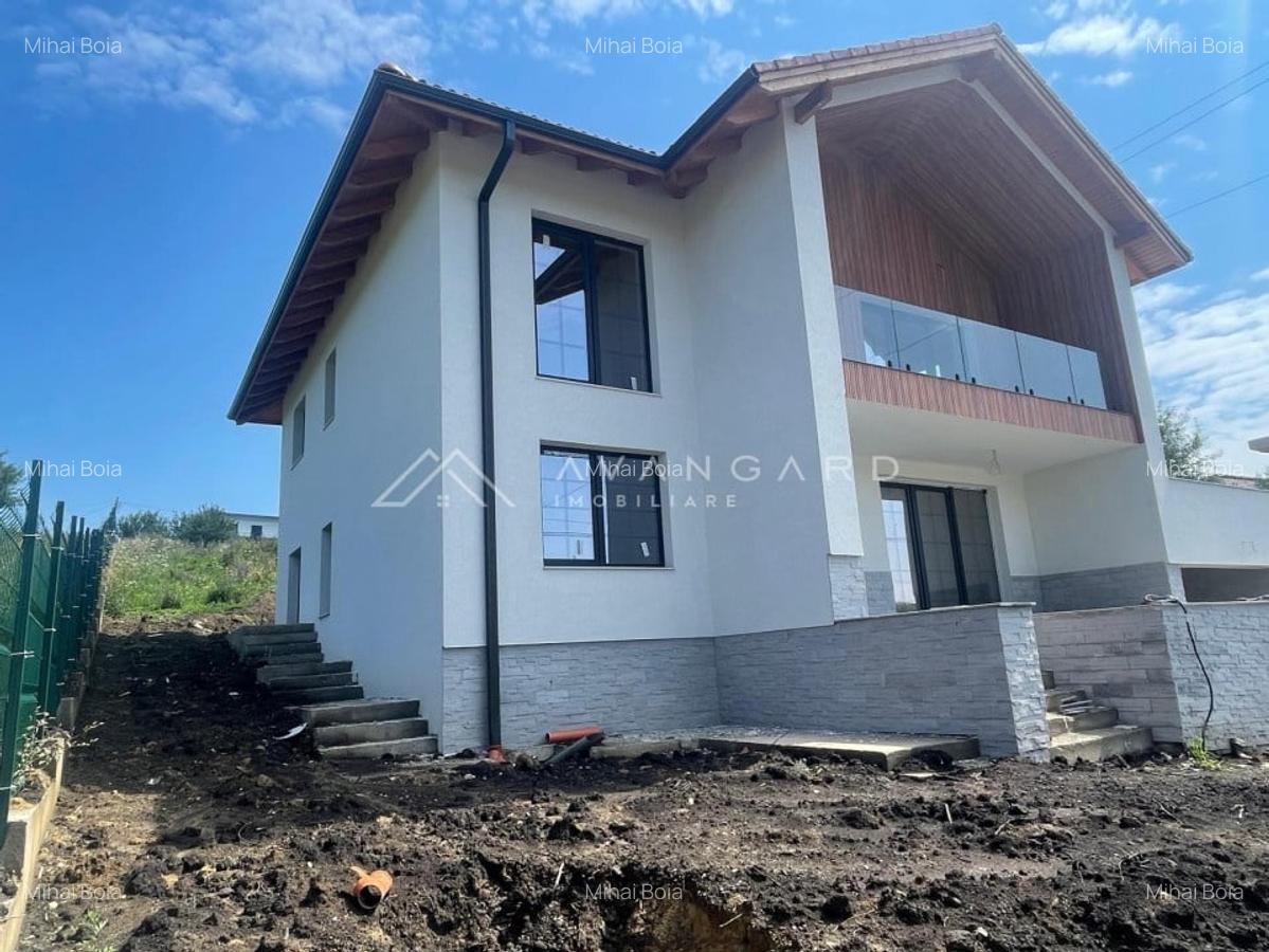Casa individuala cu suprafata generoasa, teren mare si priveliste placuta ! - 1