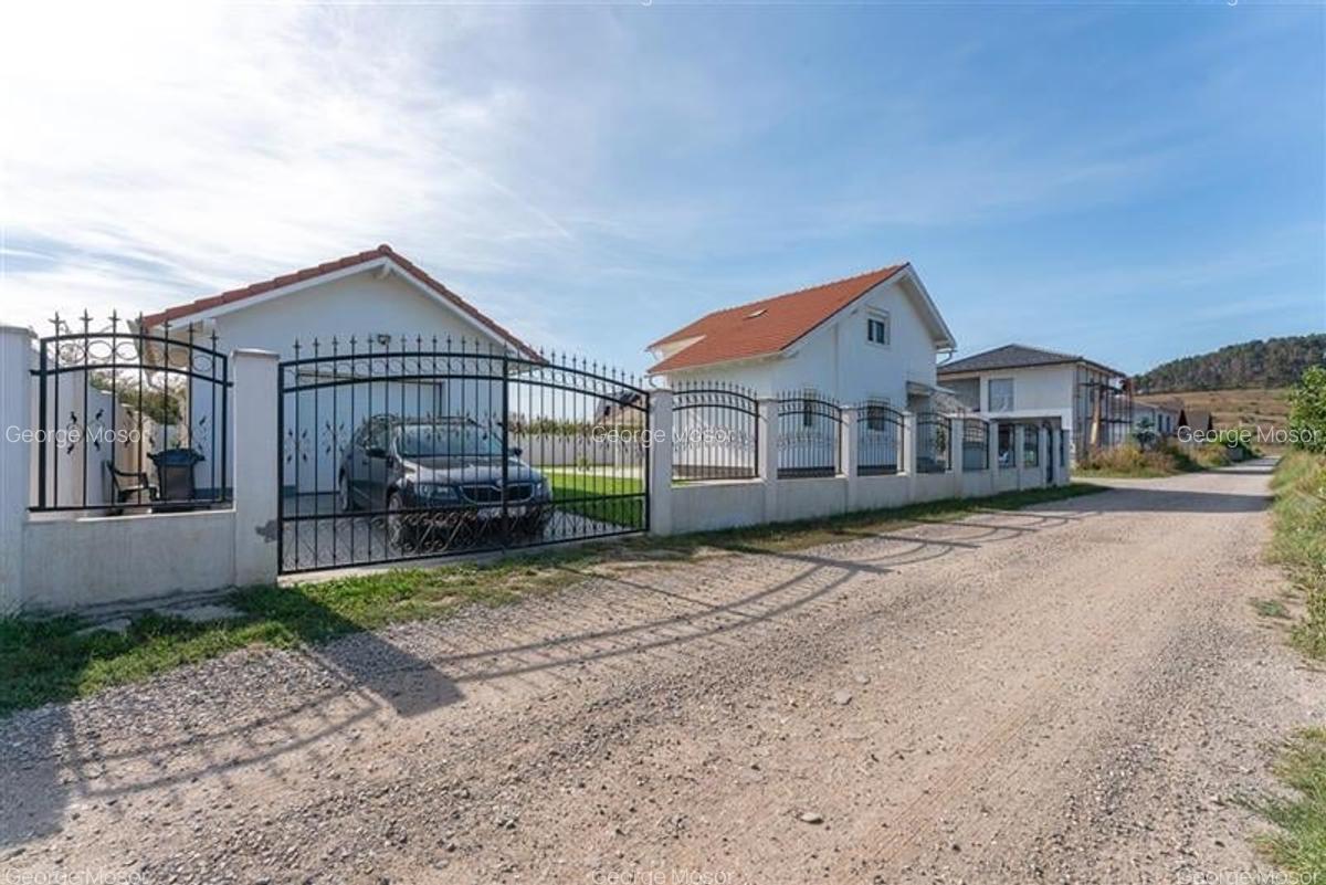 Noua vila cu:terasa,curte si gradina asezonata,garaj2X,cadru armonios, Sanpetru, - 11