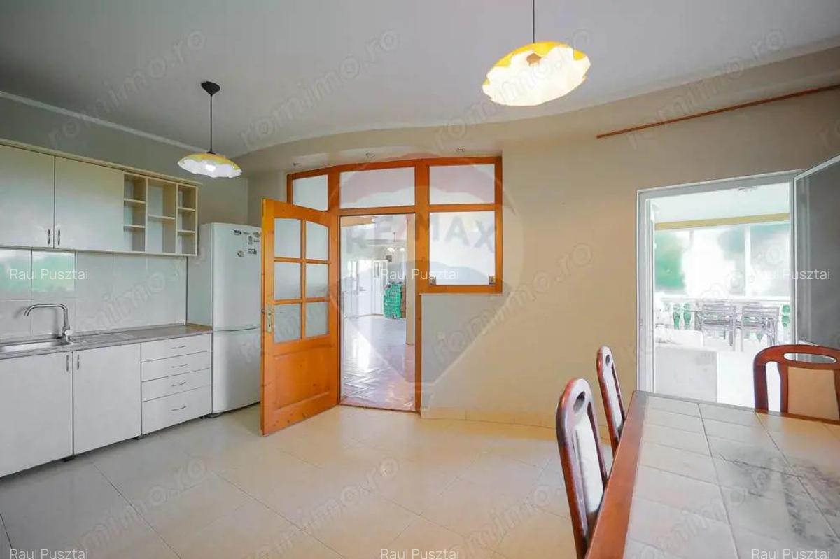 Casa cu 6 camere ?i 1000mp teren de vanzare in Sanmartin - 4