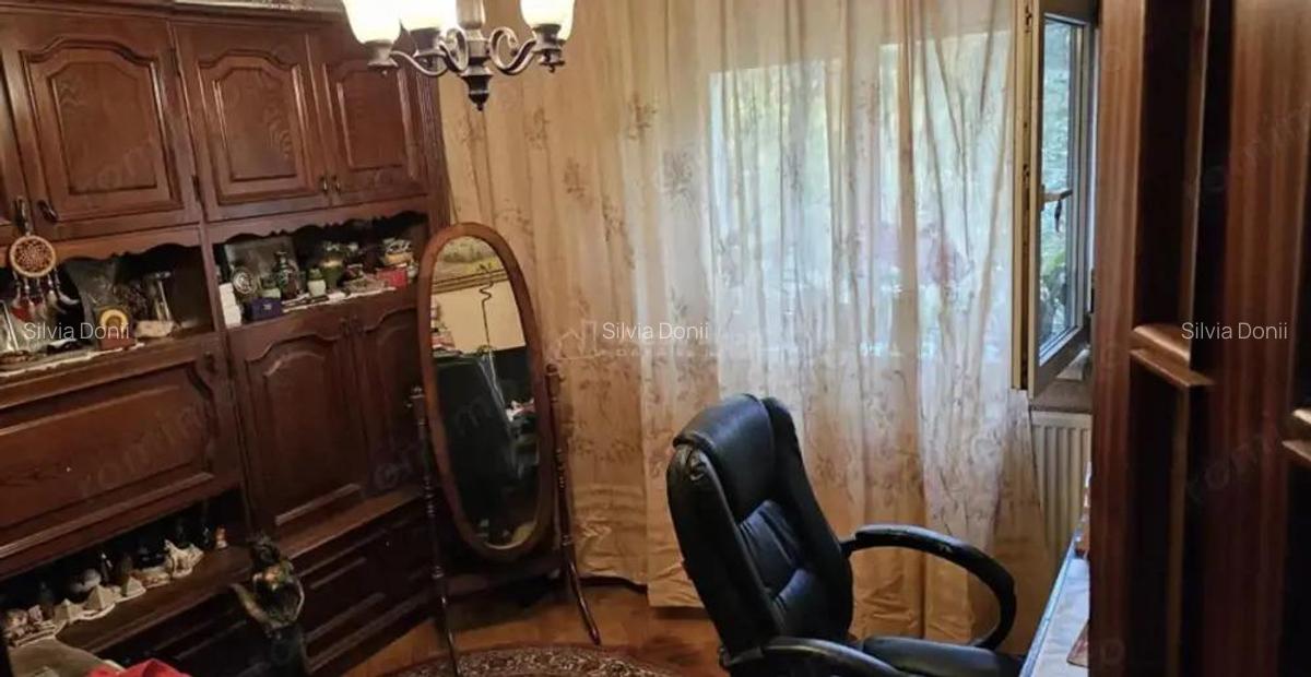 Apartament 4 camere - decomandat - vis-a-vis Parcul Regina Maria - 1