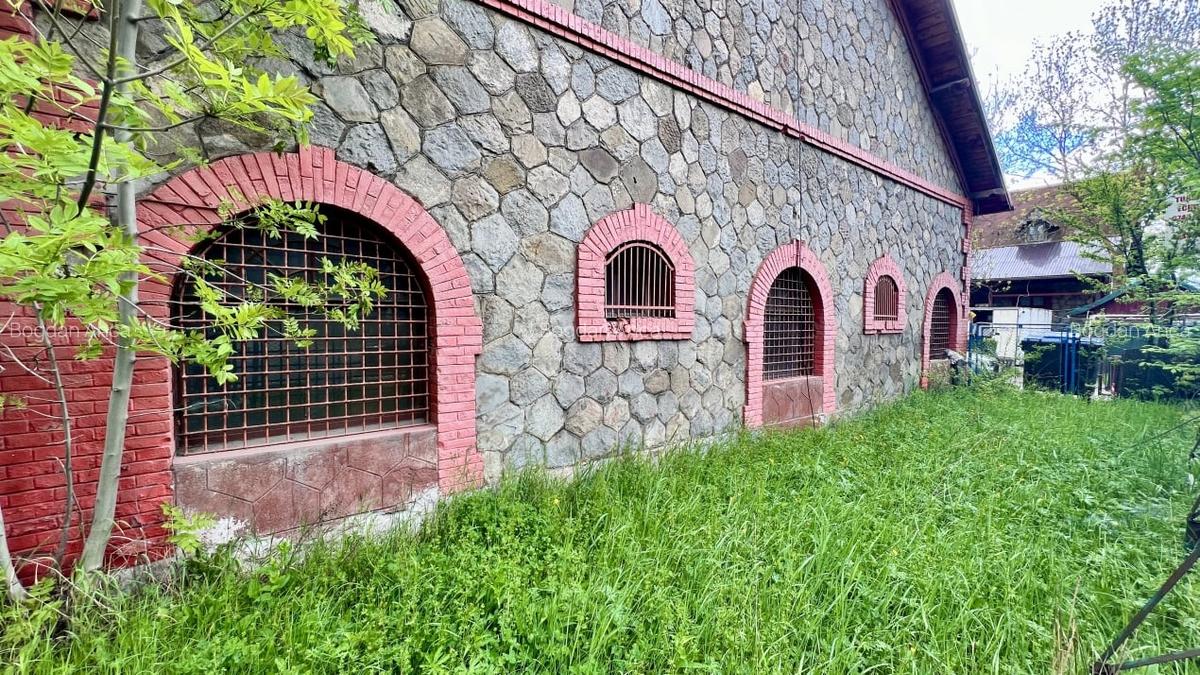 Teren + Cladire - Fostul Padoc al Casei Regale a Romaniei din Statiunea Busteni - 4