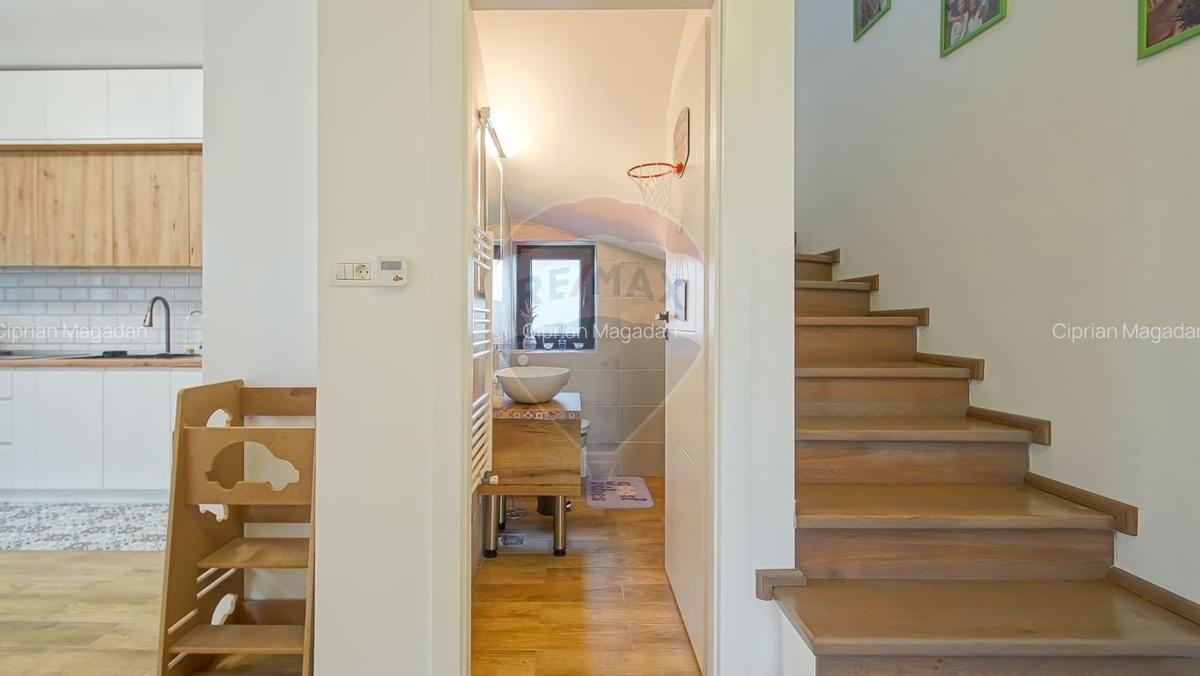 Casa individuala de vanzare in Harman - moderna, spatioasa si complet - 9
