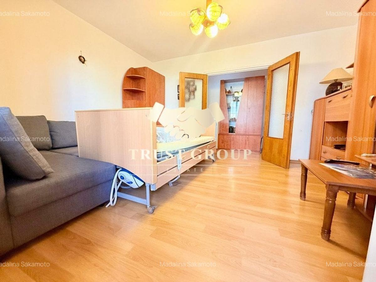 Apartament cu 4 camere decomandat în P-ța Victoriei - 1
