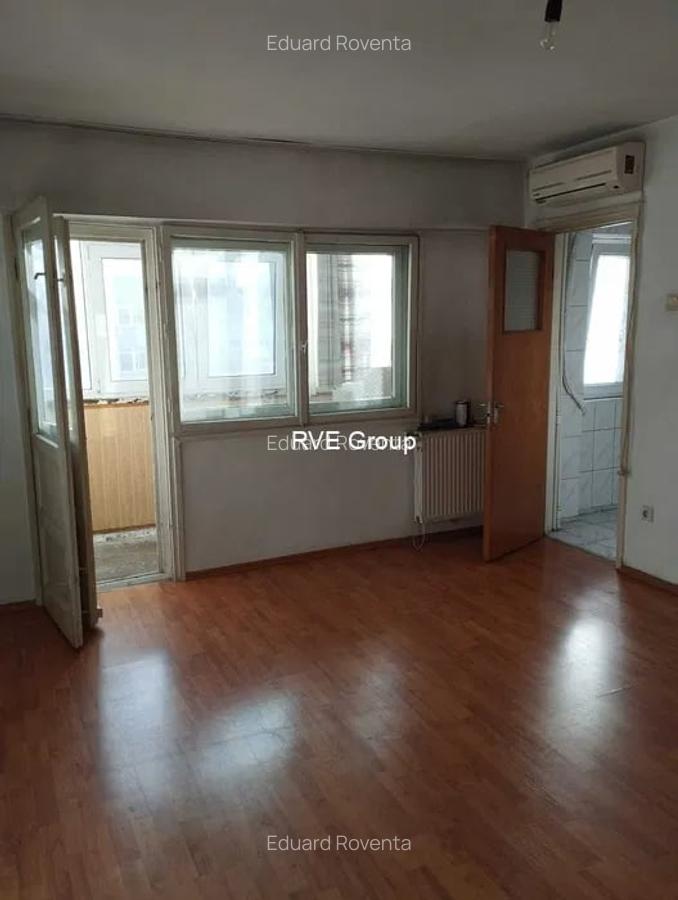 Vanzari Garsoniera Militari -  metrou Gorjului la scara - 2