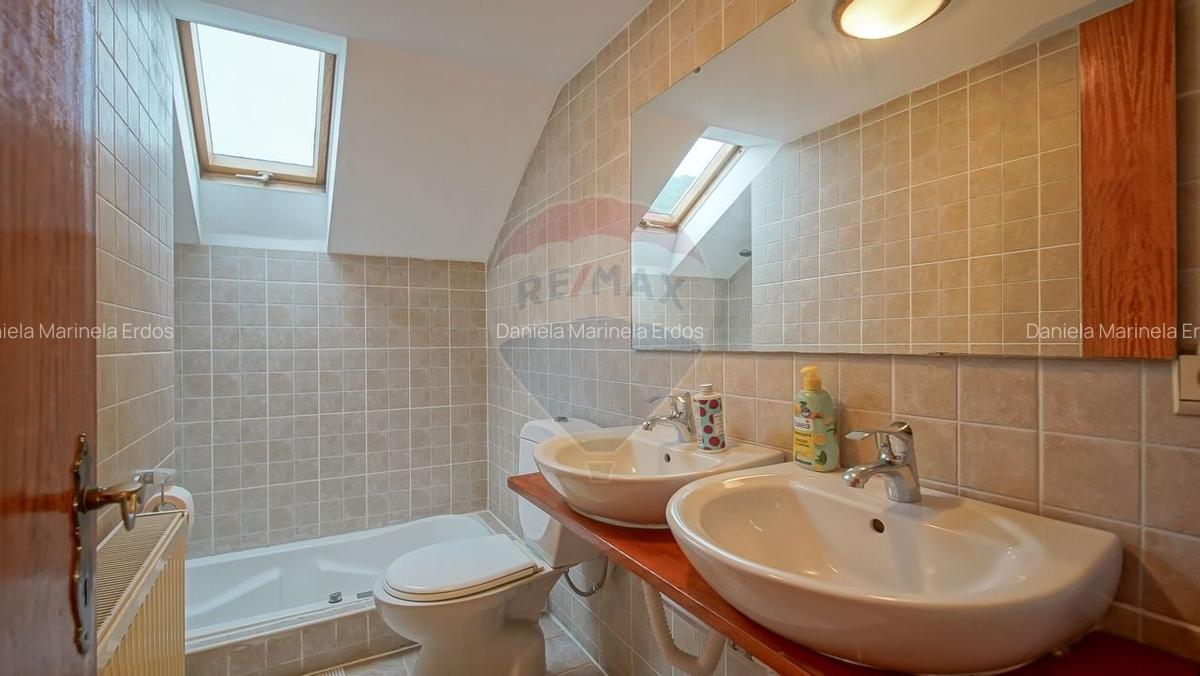 Vila cu potential turistic in Predeal privelisti si liniste montana - 33