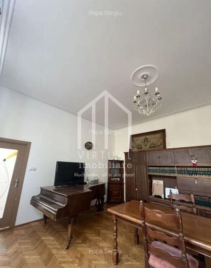 Casa formata din 2 apartamente, 2 garaje,  3 bai - zona Trei Stejari - 9