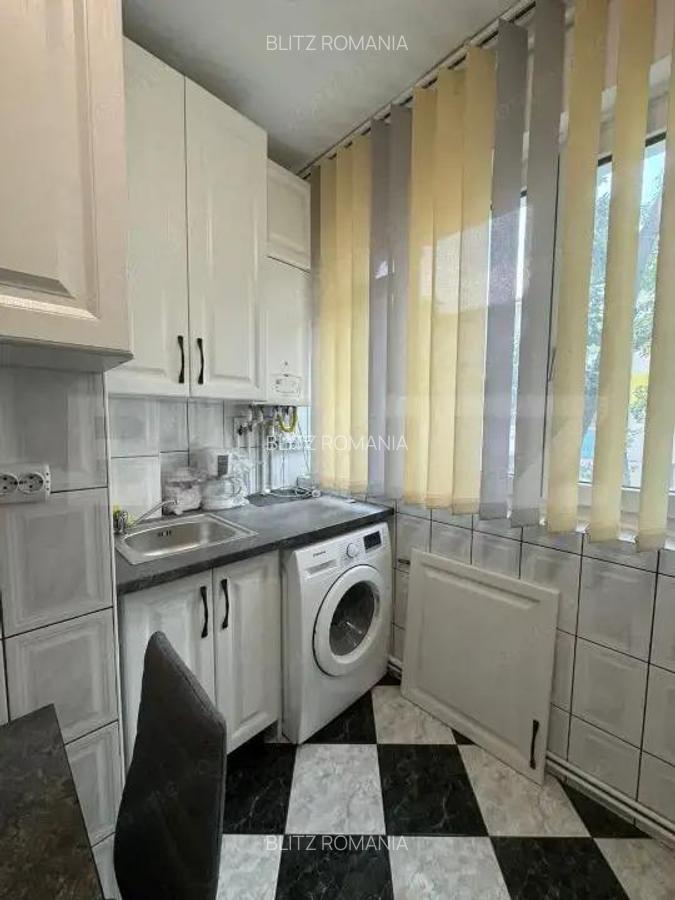 Apartament de vanzare, cu 2 camere, 54 mp, zona Margeanului - 2