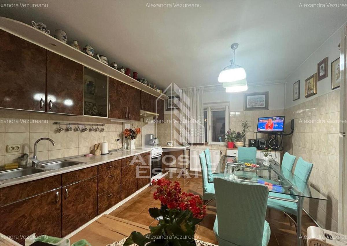 Apartament cu 3 camere si 2 bai, decomandat in zona Giroc... - 2