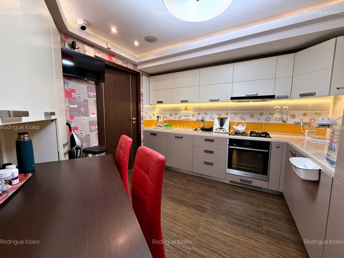 3 cam - 143 mp - Et.1/3 - 2 bai, 2 balcoane – Ghencea, An 2009 - 9