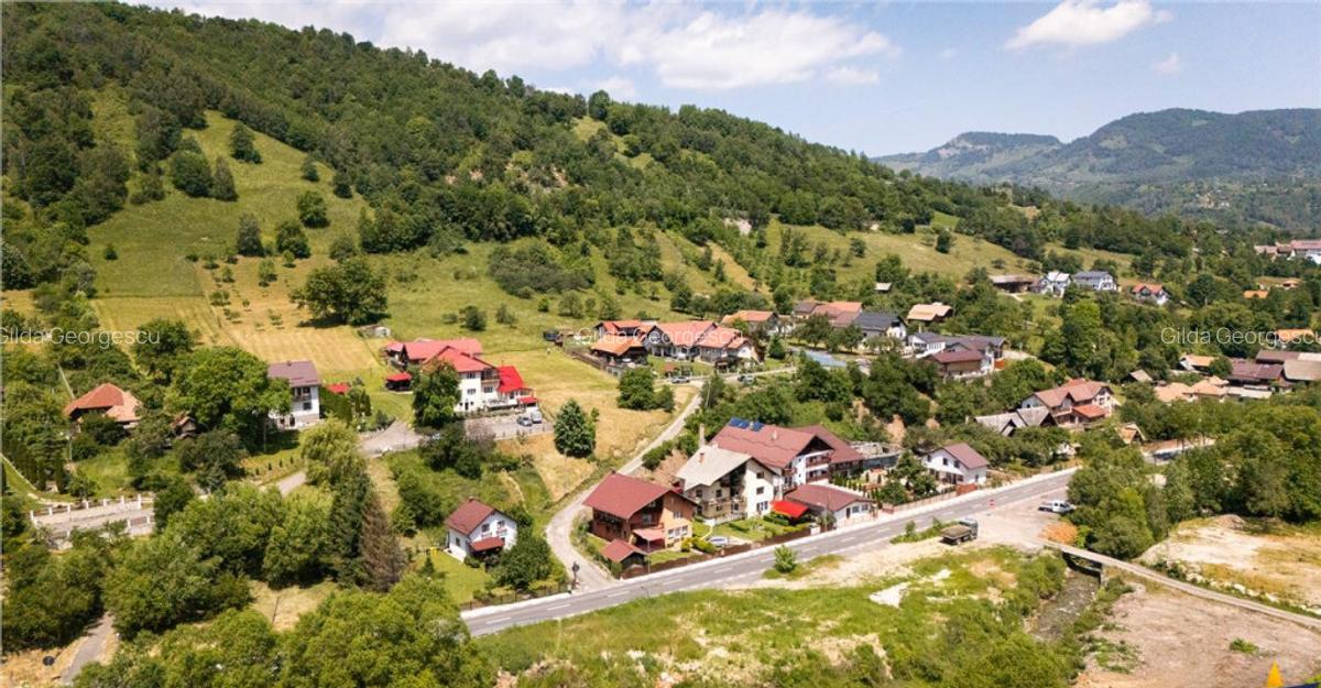 FILM! Pensiune in decor de poveste, loc de istorie si legend - 1