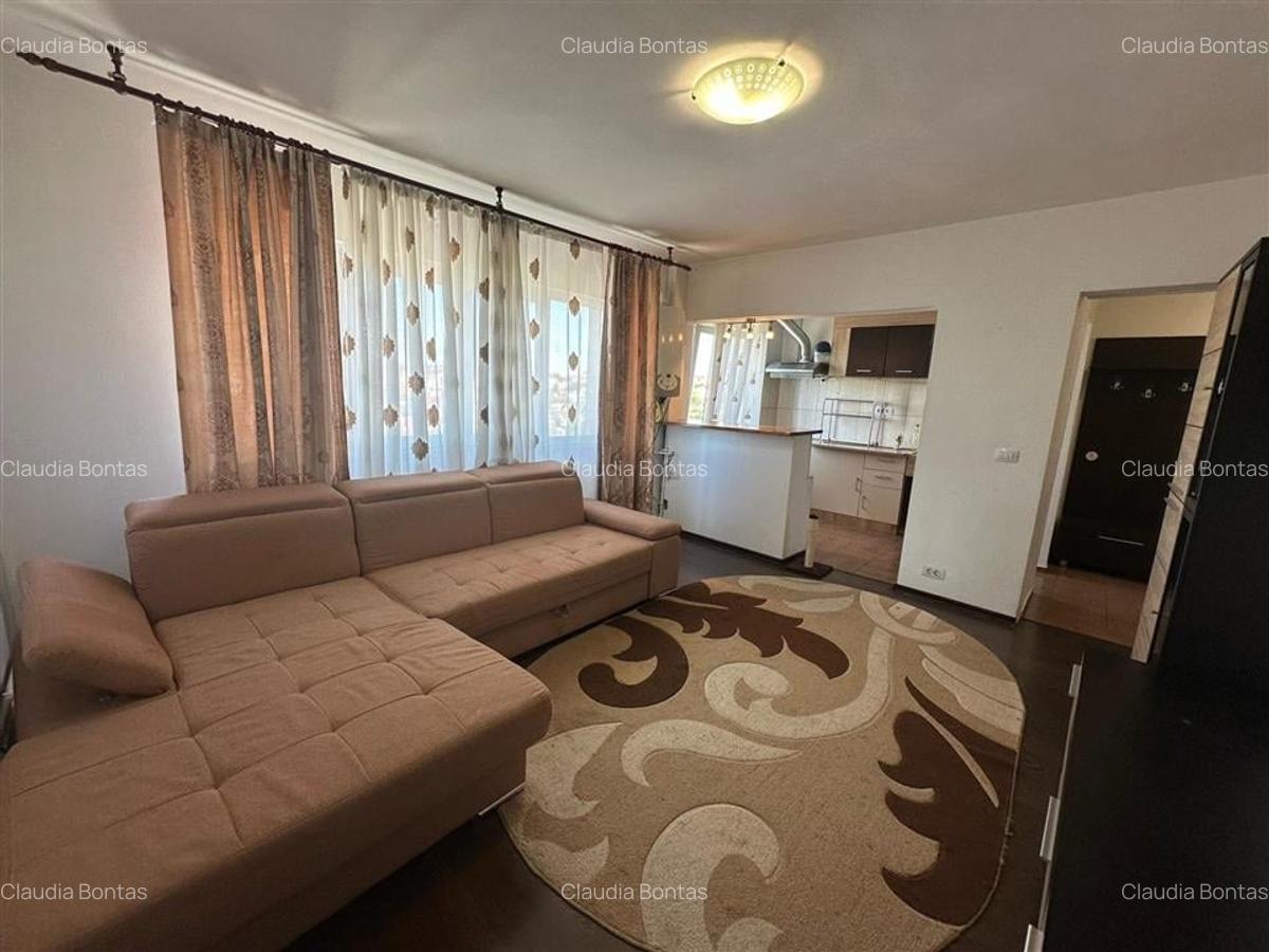 Apartament cu 3 camere semidecomandat în Central - 2