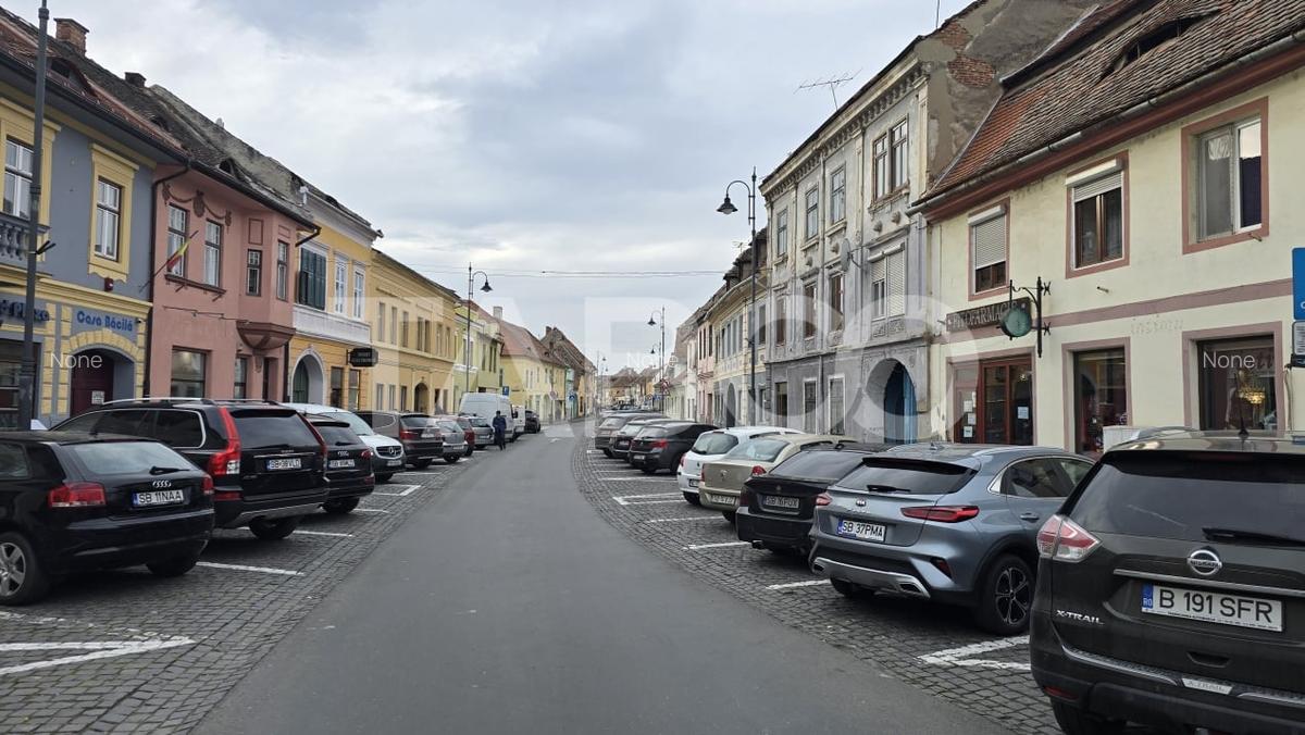 Apartament de vanzare 2 camere pretabil regim hotelier Orasul de Jos - 1