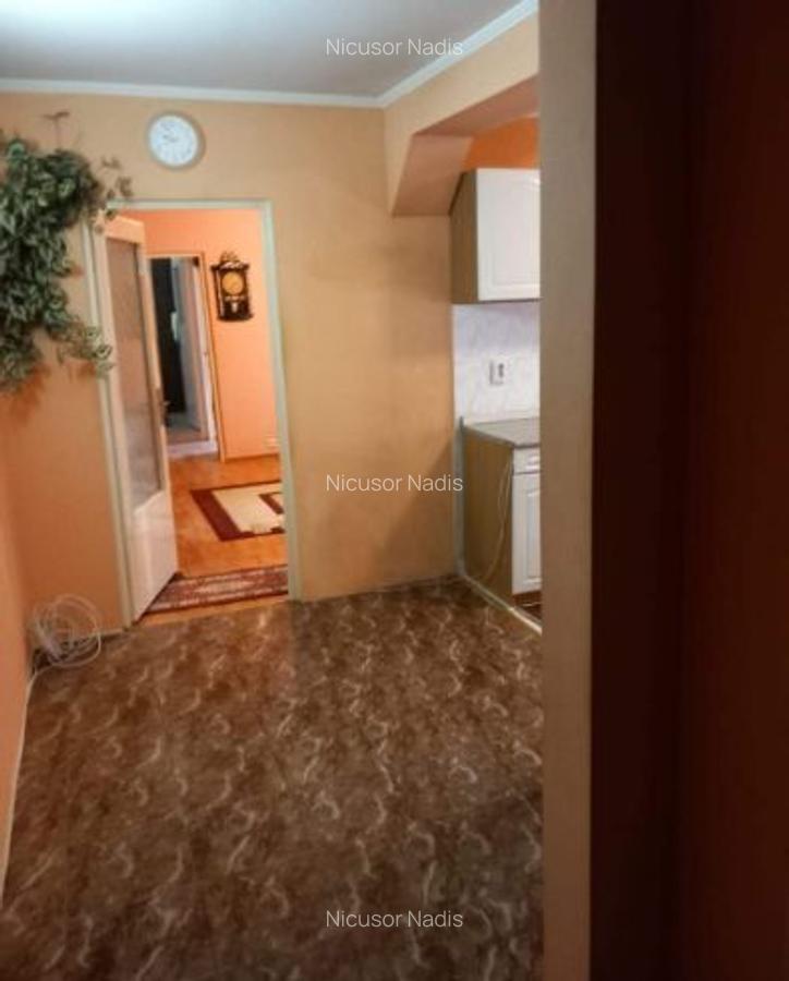 Apartament de vânzare - 4