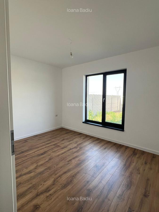 Vila individuala - 5 camere - 3 bai - beci- Teren 330 mp - 9