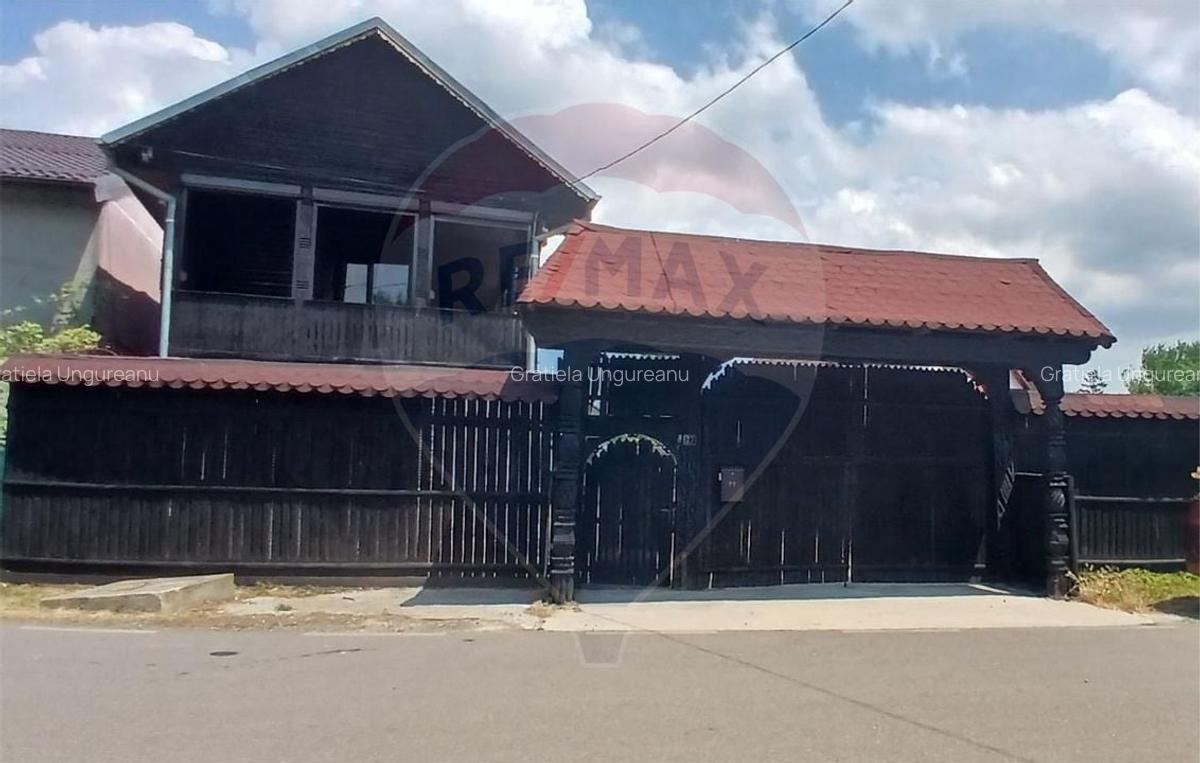 Casa individuala cu 8 camere de vanzare in Targoviste Preot Goglea - 1