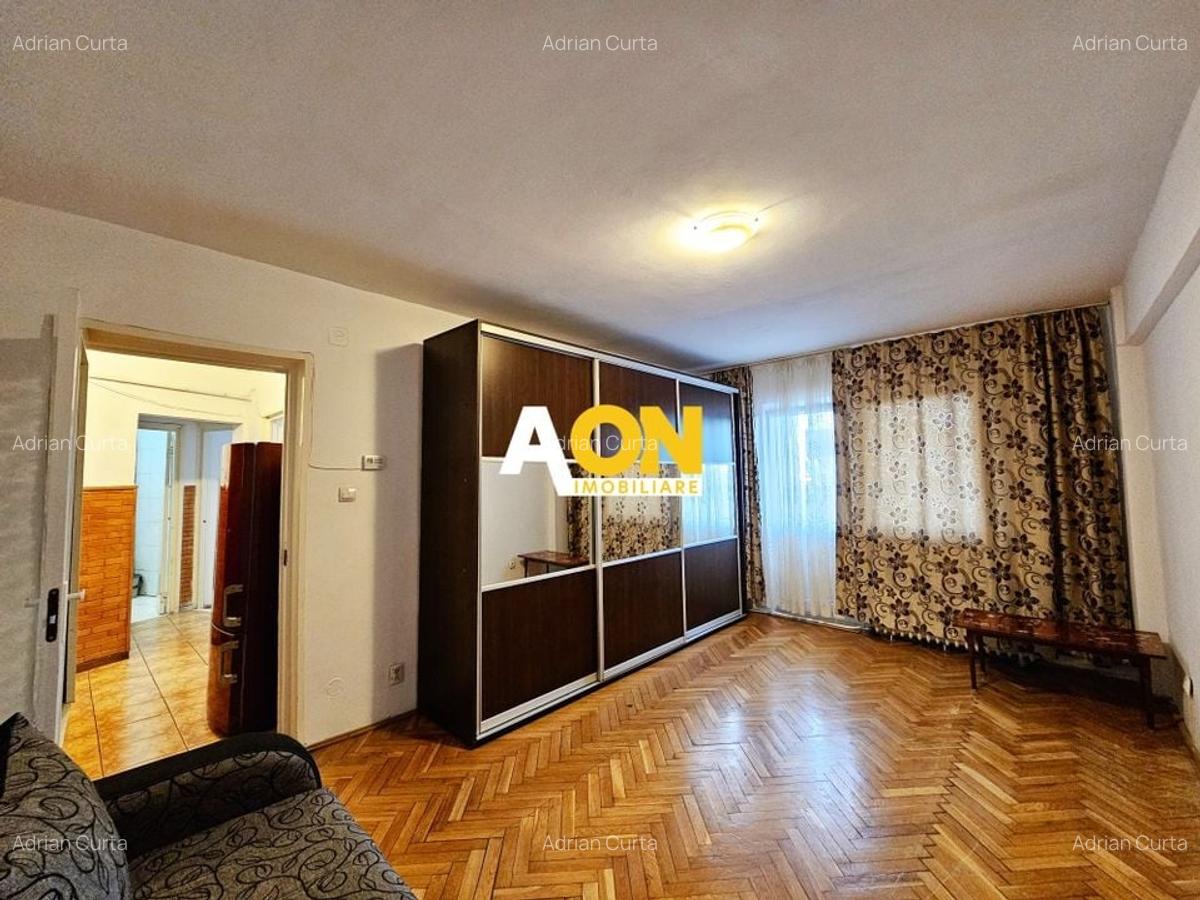 Apartament 2 camere, decomandat, et.3, Cetate, zona Liceului Sportiv - 1