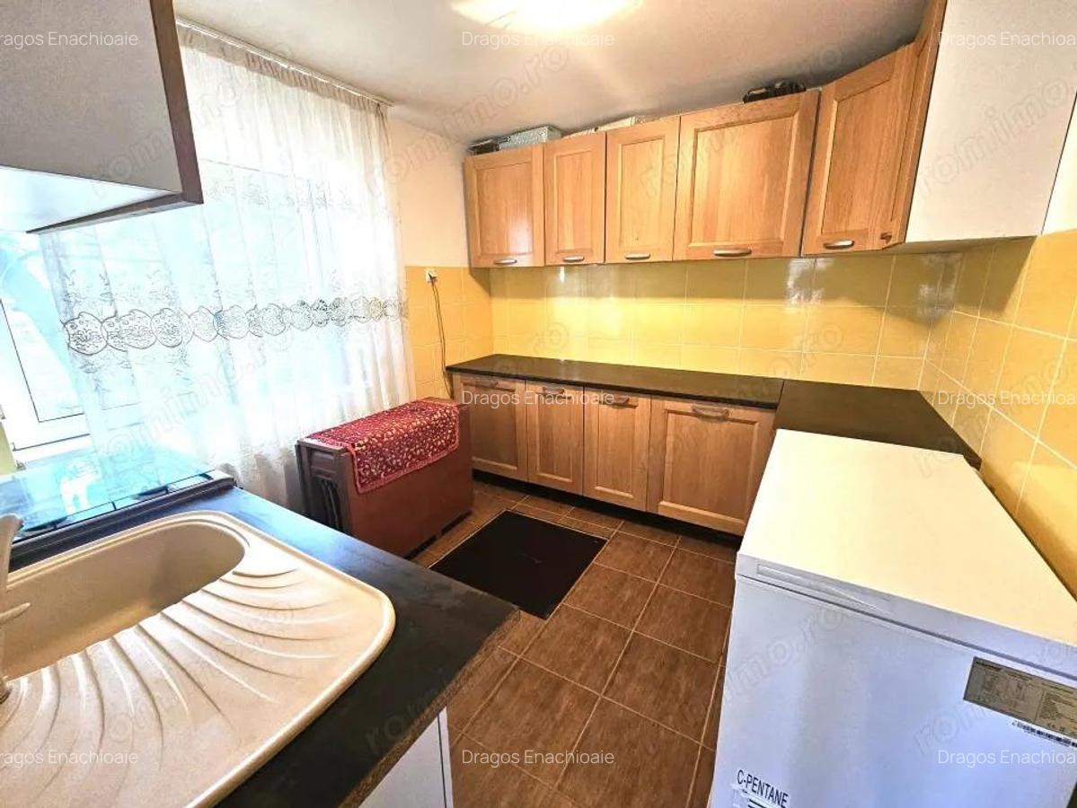 Casa cu teren la pret de apartament in Giulesti-capatul tramvaiului 11 - 12