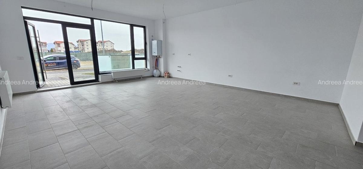 Spațiu comercial, 46 mp în Tractorul - 2