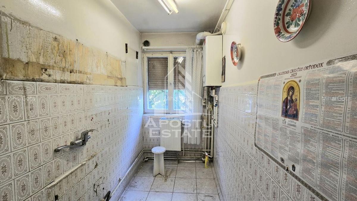Apartament cu 4 camere, etaj intermediar, centrala proprie, zona Dacia - 8