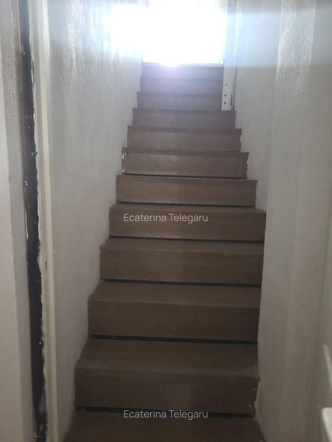 Casa tip vila mansardata, centrala si curte proprie, loc de parcare, 8min metrou - 6