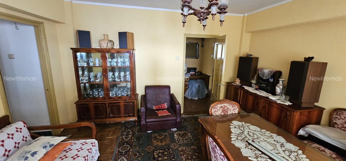 Mangalia /4 camere circular/ etaj 3/4 - 2