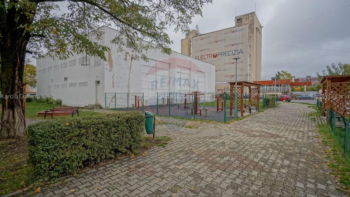 Vanzare cladire comerciala in Municipiul Sacele, judetul Brasov - 21