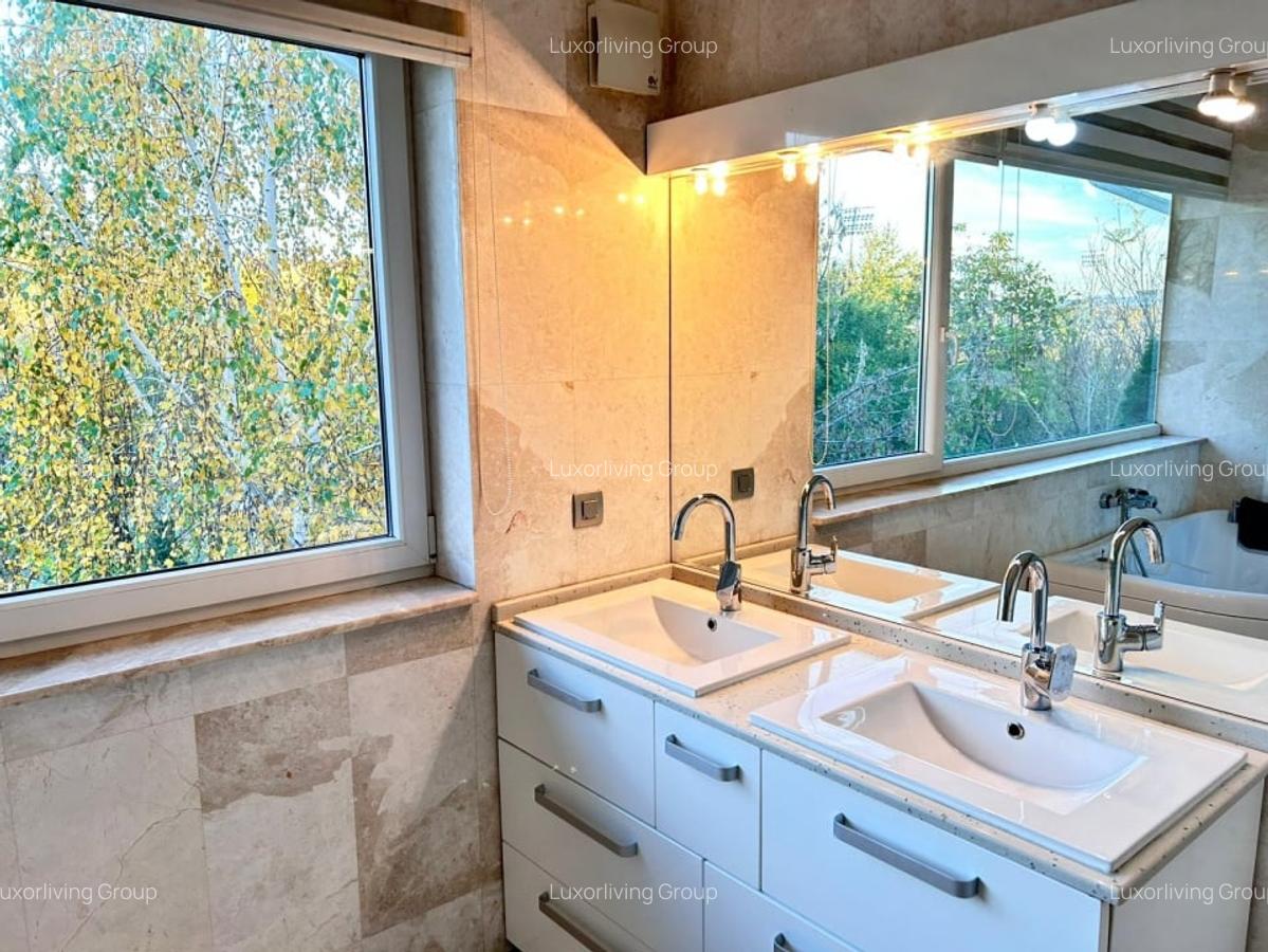 Vila superba in cartier de lux Pipera - piscina exterioara - gradina - 6