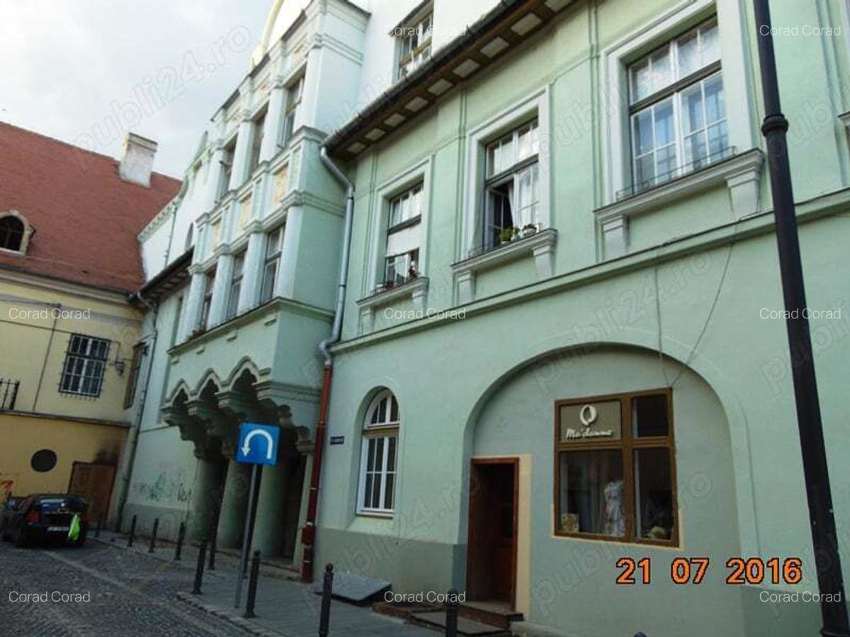 Ocazie unica!Proprietate in zona 0 in centrul istoric al Sibiului-P-ta Mare,zona pietonala! - 1